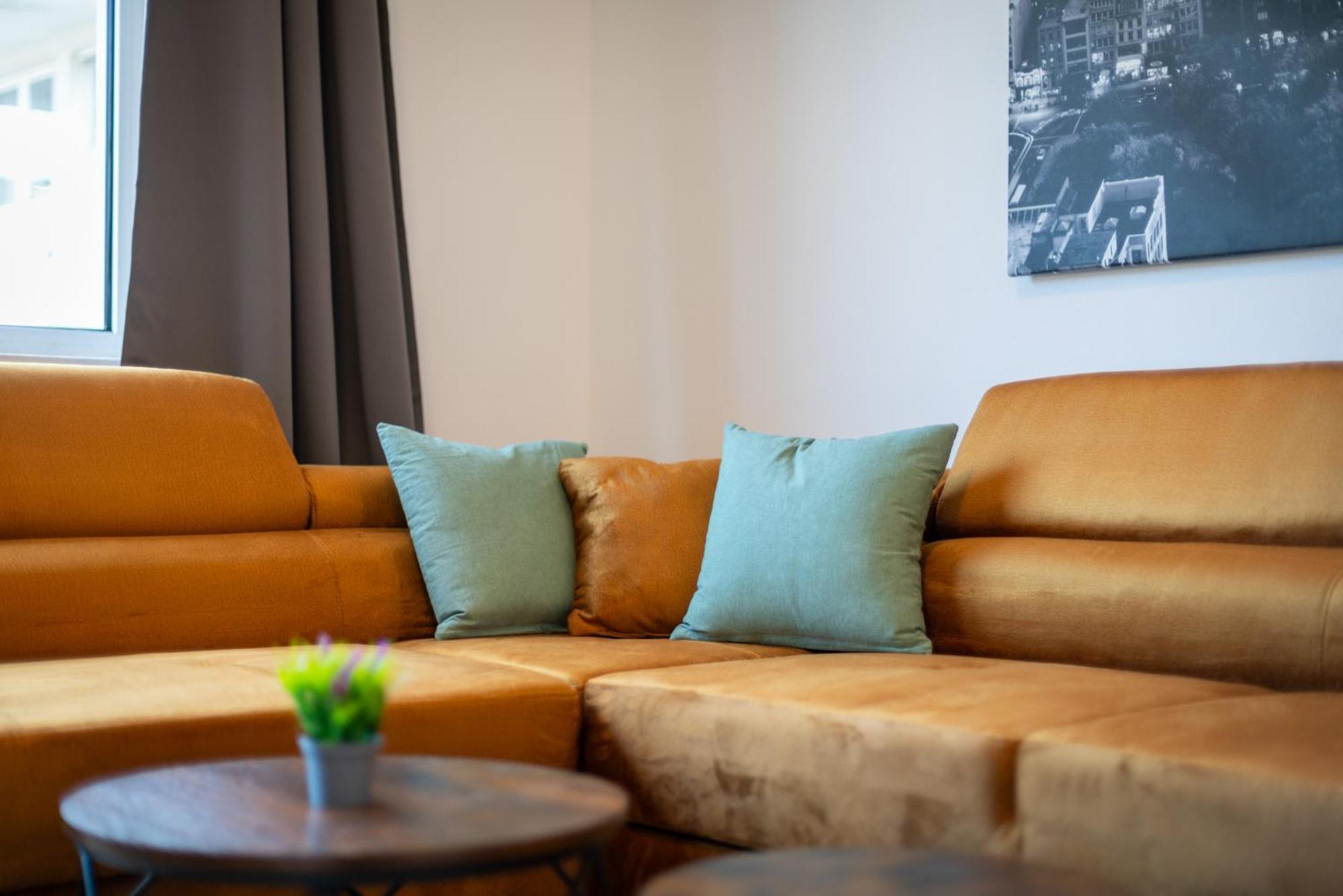 Homely-Apartment Manhattanart, Zentral, Parkplatz, Billard,Ps4, Dart, Balkon Bielefeld Ngoại thất bức ảnh