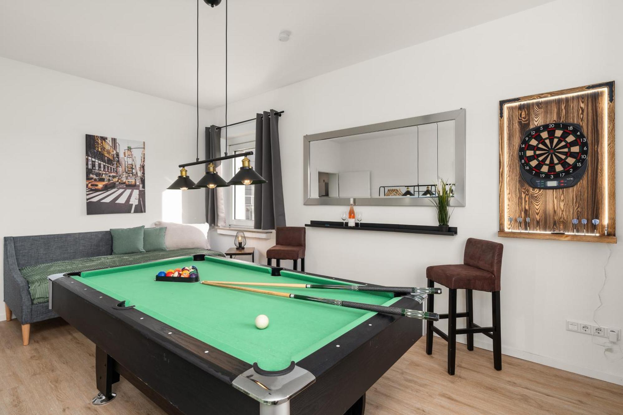 Homely-Apartment Manhattanart, Zentral, Parkplatz, Billard,Ps4, Dart, Balkon Bielefeld Ngoại thất bức ảnh