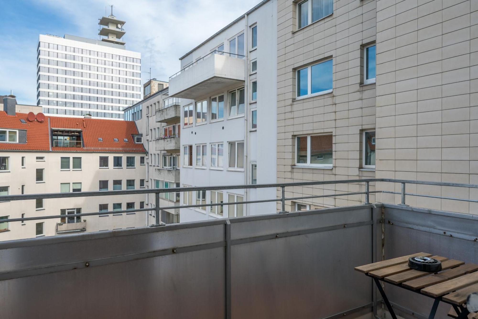 Homely-Apartment Manhattanart, Zentral, Parkplatz, Billard,Ps4, Dart, Balkon Bielefeld Ngoại thất bức ảnh