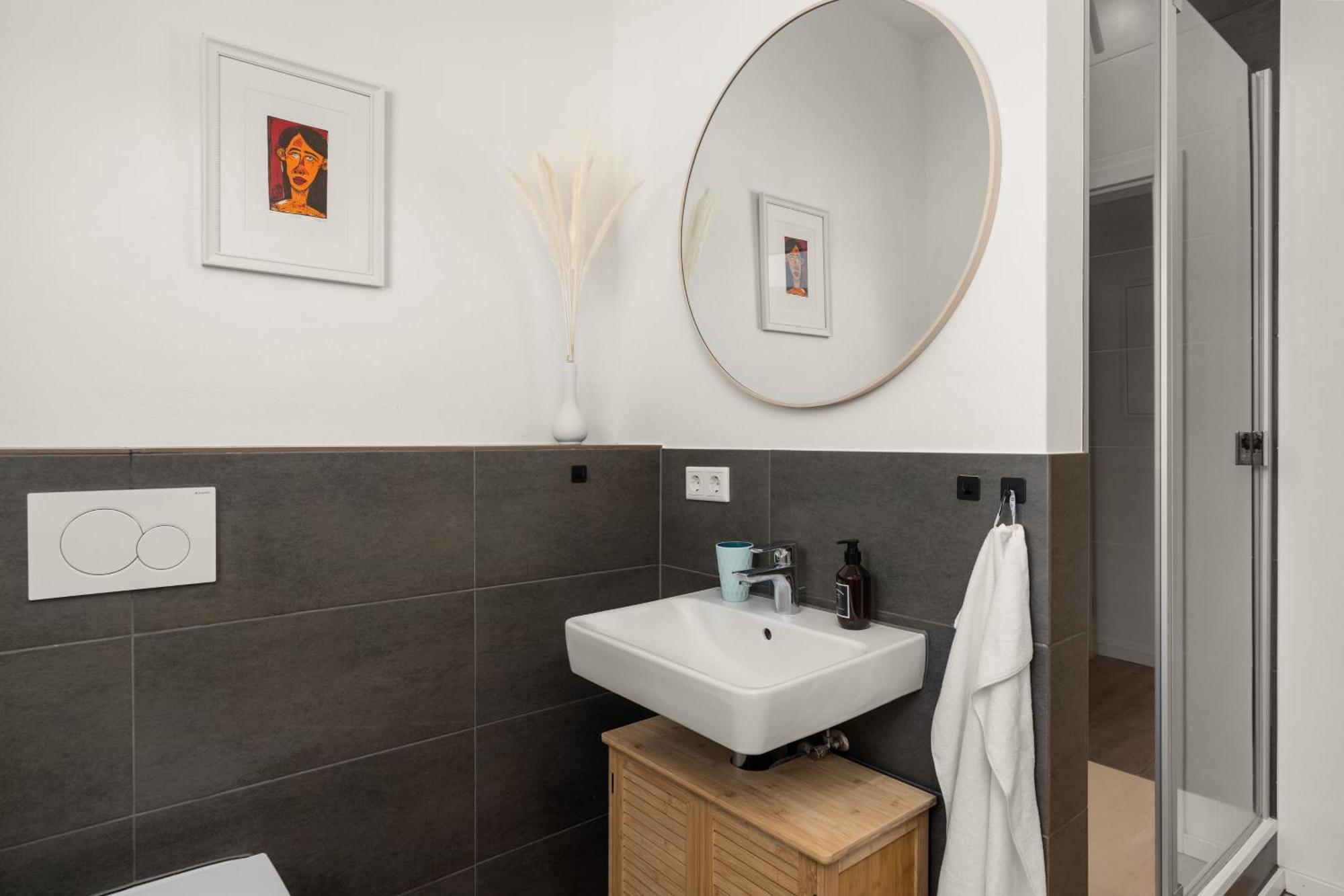 Homely-Apartment Manhattanart, Zentral, Parkplatz, Billard,Ps4, Dart, Balkon Bielefeld Ngoại thất bức ảnh