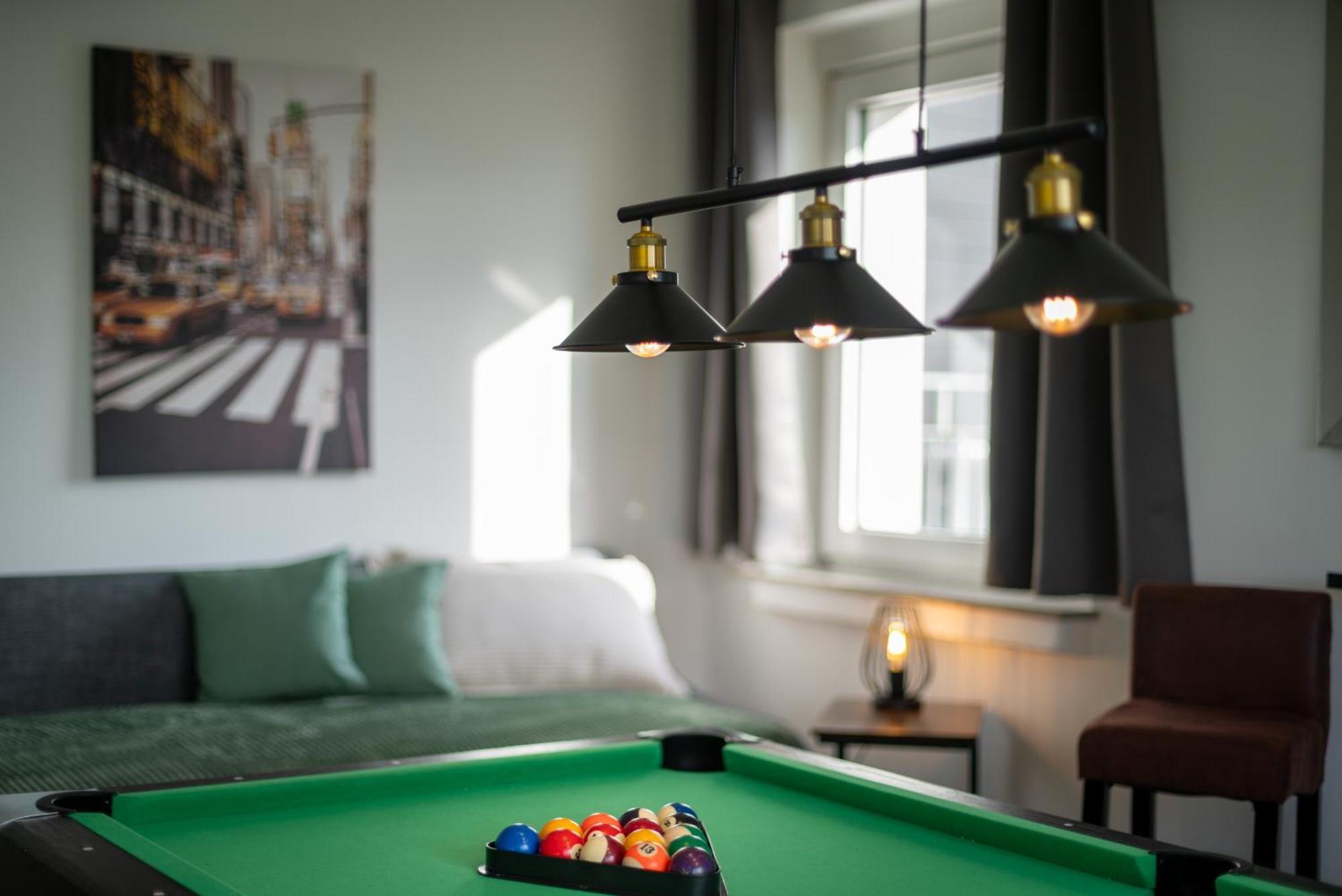 Homely-Apartment Manhattanart, Zentral, Parkplatz, Billard,Ps4, Dart, Balkon Bielefeld Ngoại thất bức ảnh