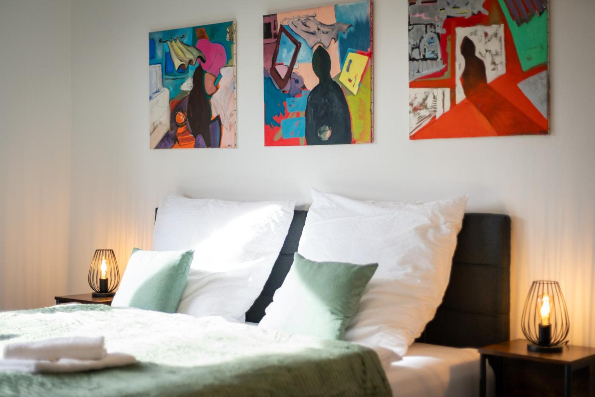 Homely-Apartment Manhattanart, Zentral, Parkplatz, Billard,Ps4, Dart, Balkon Bielefeld Ngoại thất bức ảnh